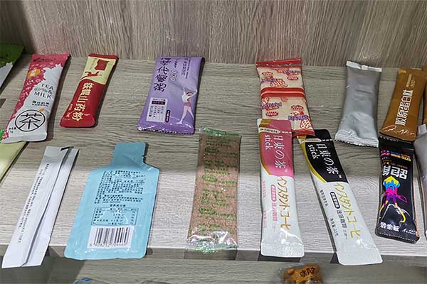 奶茶粉末包裝機可采用三邊封、四邊封、圓角袋型