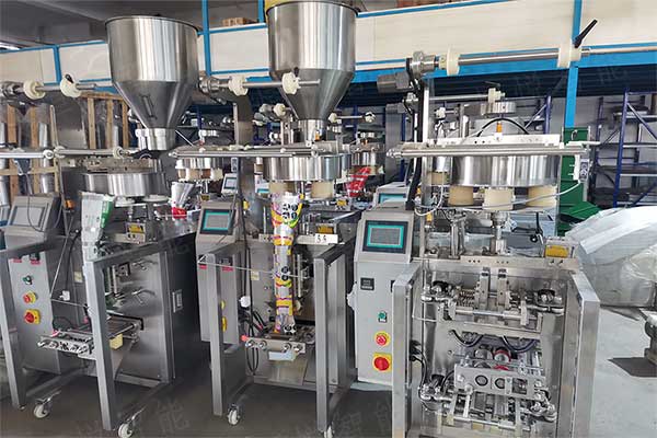 小顆粒全自動包裝機在顆粒劑、干果、膨化小食品等領域應用較多