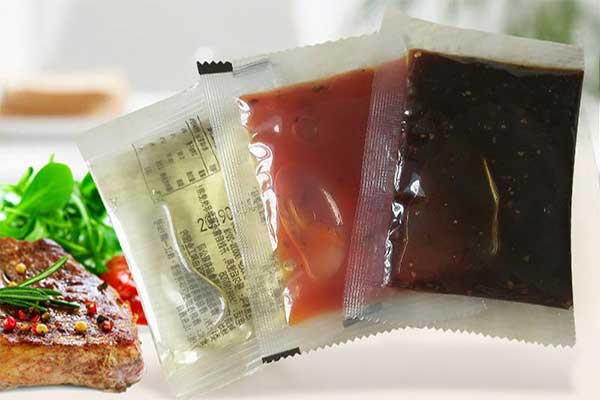蔬菜包、粉料包、醬料包、骨湯包等產(chǎn)品的小袋方便面調(diào)料包裝機(jī)
